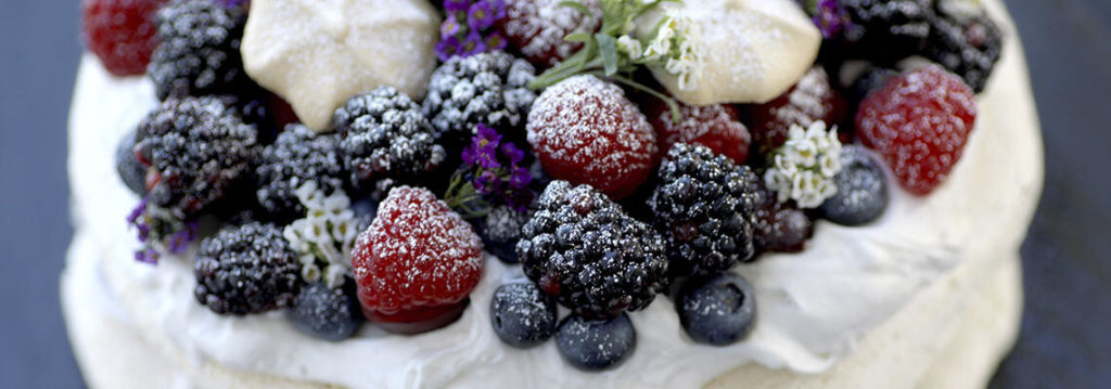 Pavlova_w-Aquafaba_Fresh_Berries