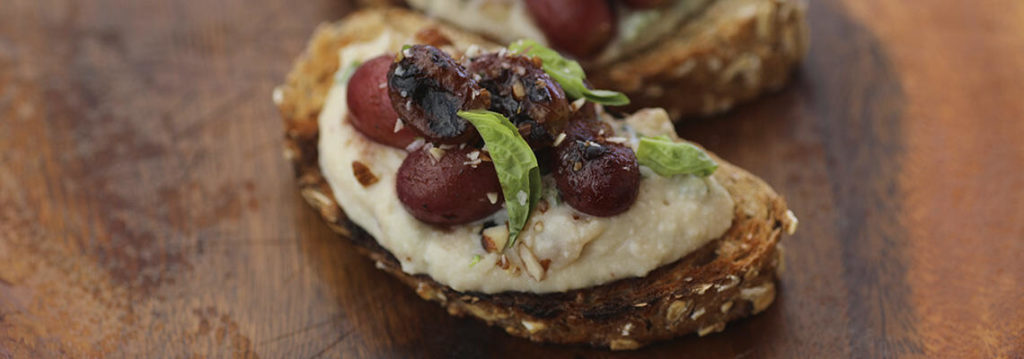 Red_Grape-Ricotta_Toasts