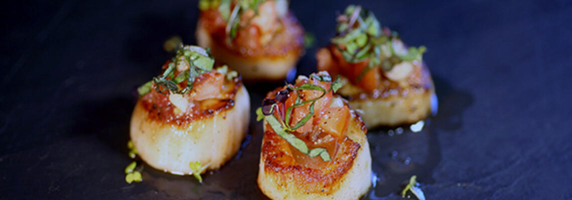 Scallops_with_Tomatoes_and_Basil