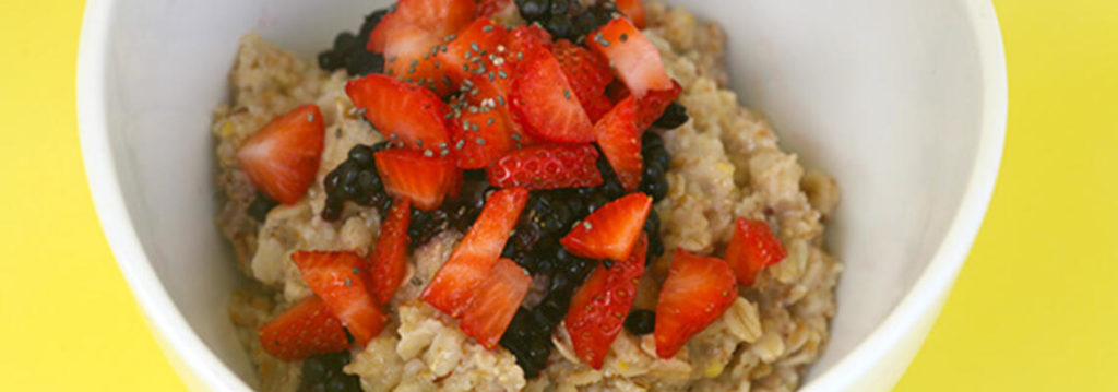 Steel-Cut_Oats_with_Berries