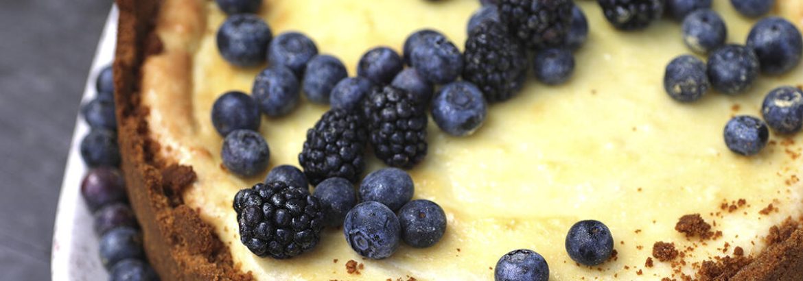Cheesecake_with_Blue_and_Blackberries1140x400