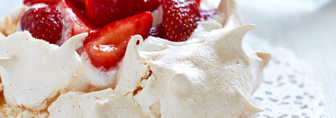 Strawberry pavlova cake